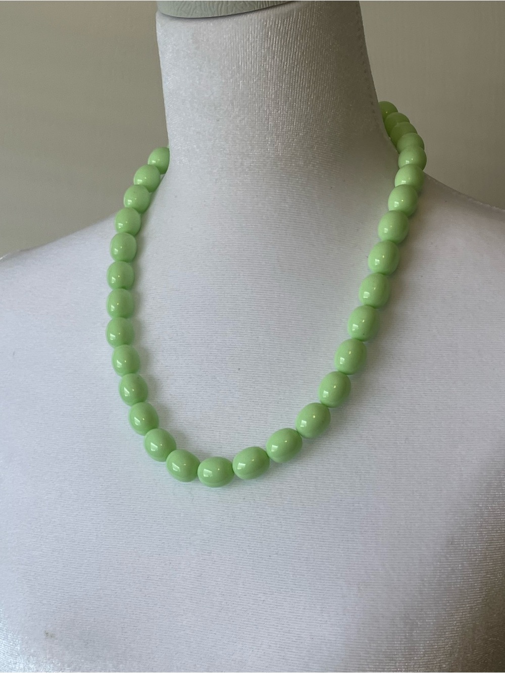 VTG Retro Green Chunky Acrylic Plastic Necklace 22”